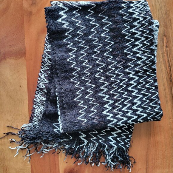 Missoni Unisex Made in Italy Chevron Black, Gray & White Fringed Knit Scarf - Picture 2 of 5